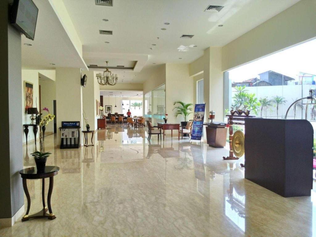 Horison Hotel Sukabumi Esterno foto
