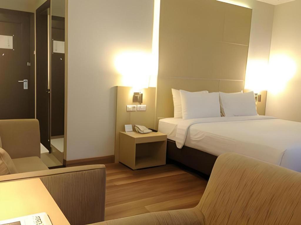 Horison Hotel Sukabumi Esterno foto