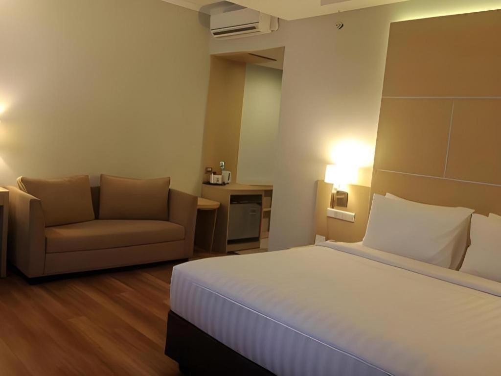 Horison Hotel Sukabumi Esterno foto