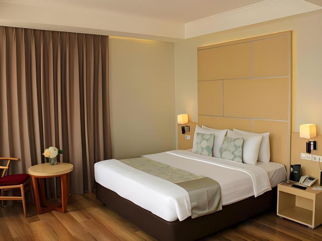 Horison Hotel Sukabumi Esterno foto
