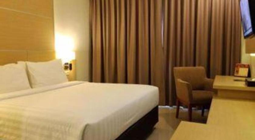 Horison Hotel Sukabumi Esterno foto