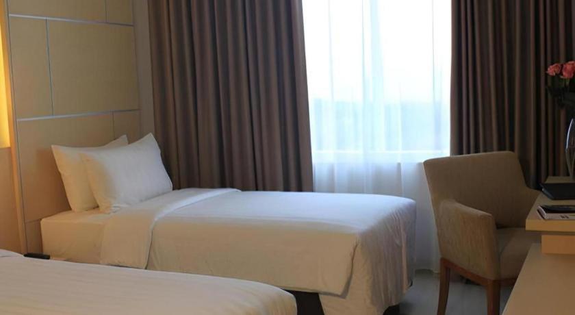 Horison Hotel Sukabumi Esterno foto