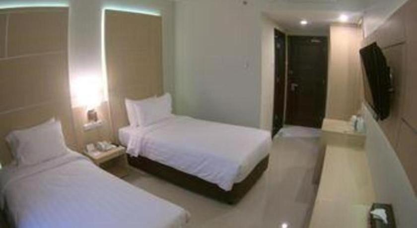 Horison Hotel Sukabumi Esterno foto