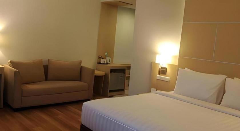 Horison Hotel Sukabumi Esterno foto