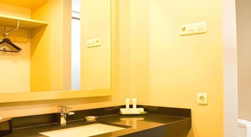 Horison Hotel Sukabumi Esterno foto