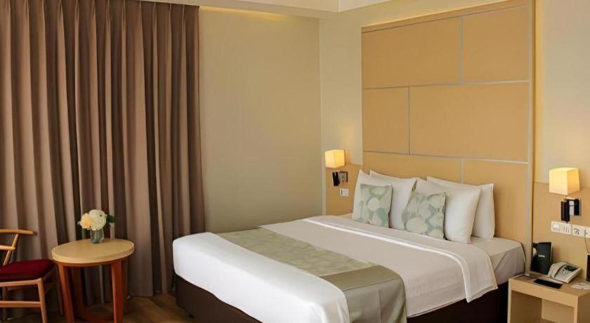 Horison Hotel Sukabumi Esterno foto