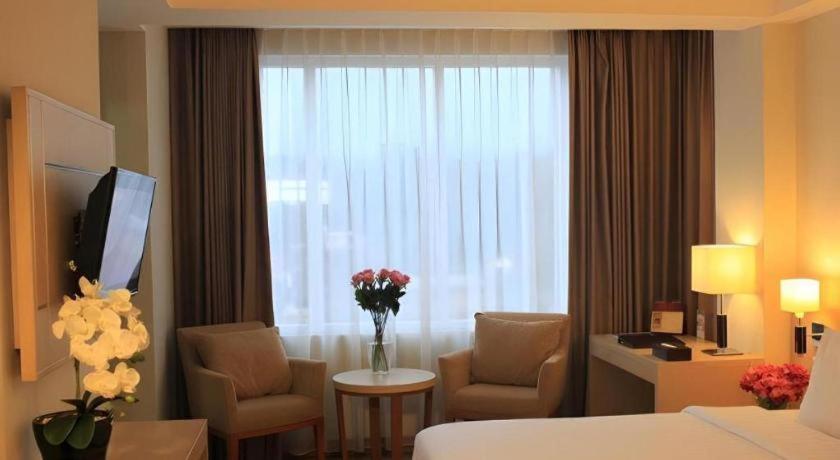Horison Hotel Sukabumi Esterno foto