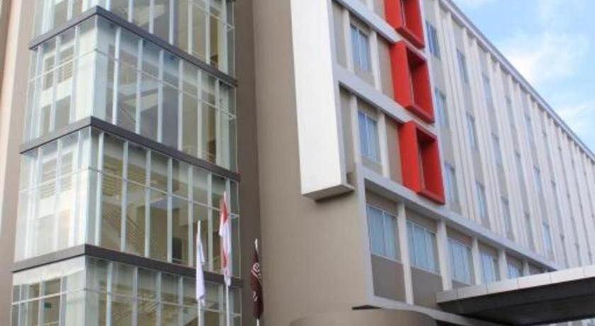 Horison Hotel Sukabumi Esterno foto